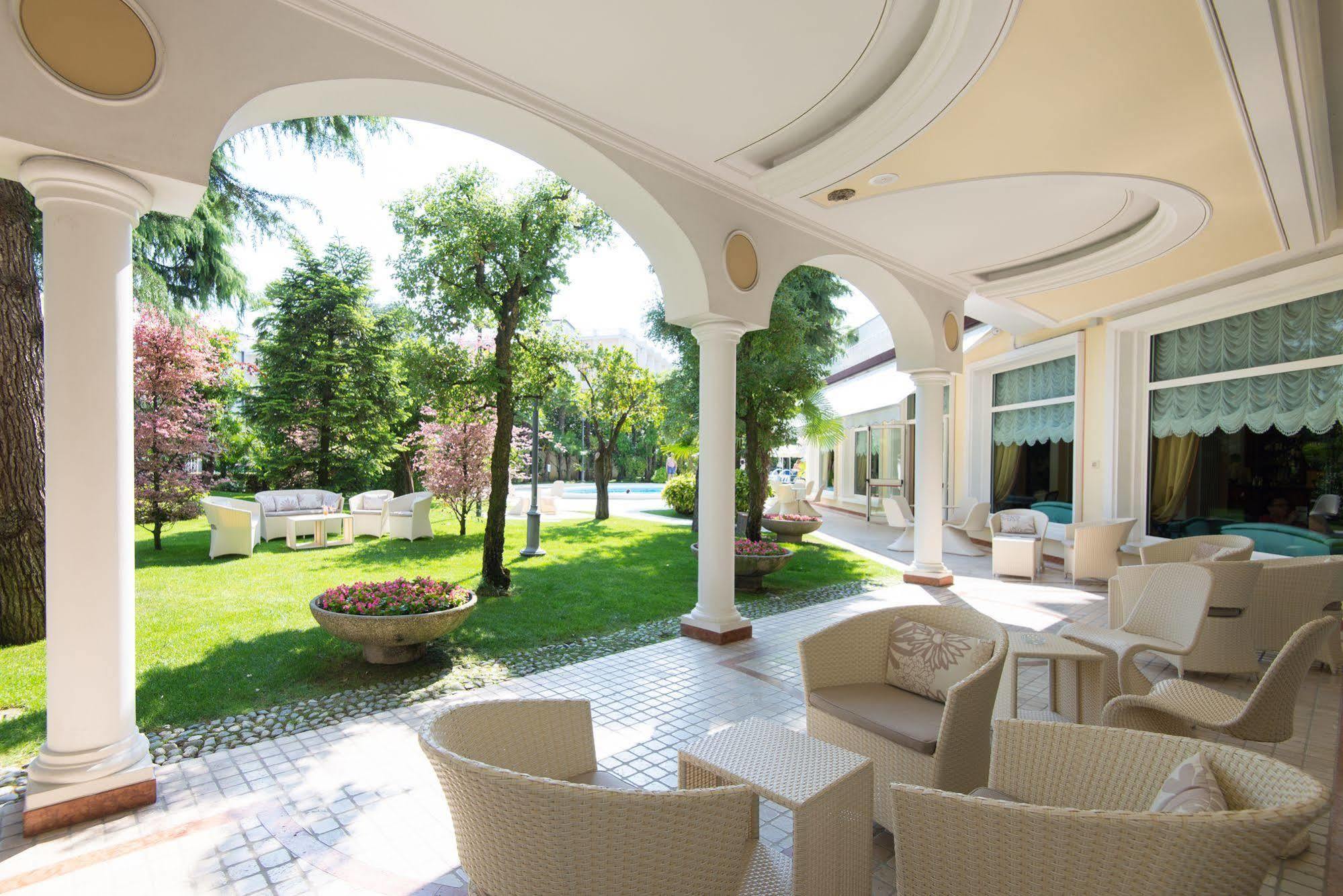 Hotel Due Torri Абано Терме Екстериор снимка